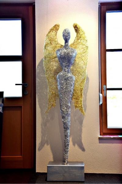 Engel mit Gold-Flügeln Skulptur, Garten & Wohnen Online
